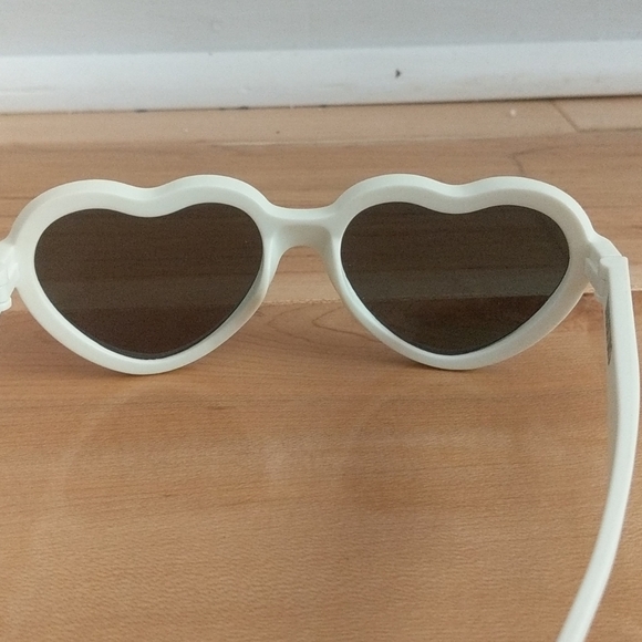 Babiators Sweetheart Polarized Sunglasses 6+ - Picture 7 of 7